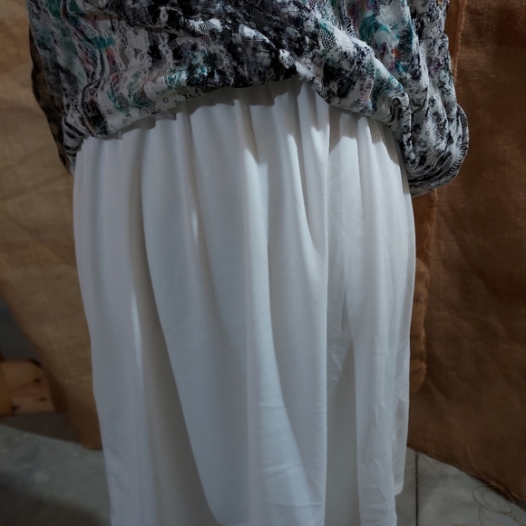 Belle Sky Large long cut sleeve Maxi Dress. Floral - Picture 5 of 6